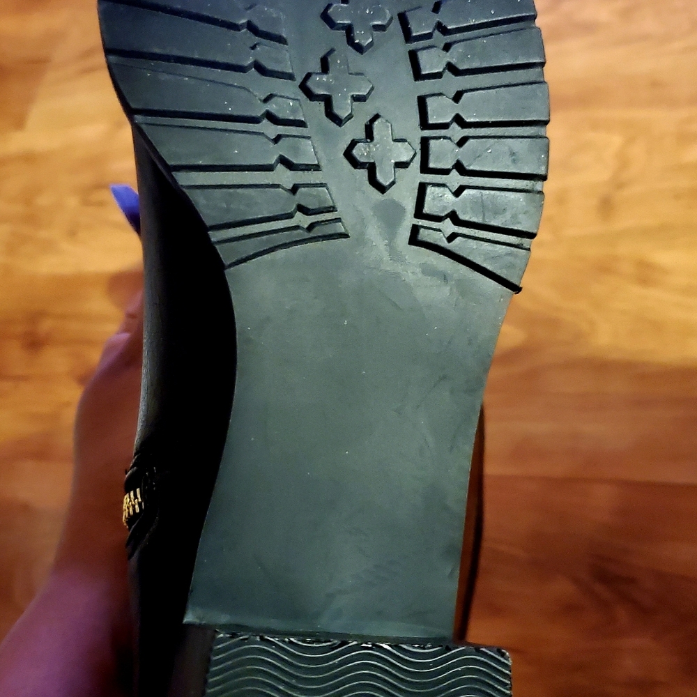 Boots - Picture 4 of 5